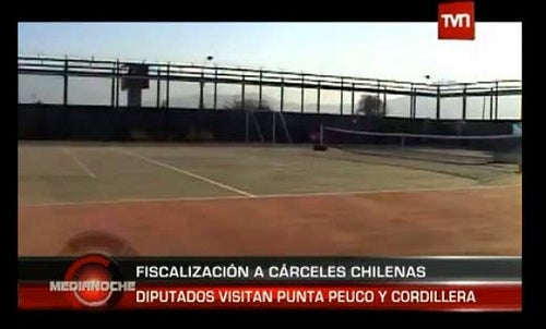 Prisión Cordillera (Chile). Tenía una serie de instalaciones que probablemente solo verías en un hotel de lujo: canchas de tenis, piscinas y una pequeña área para asados.