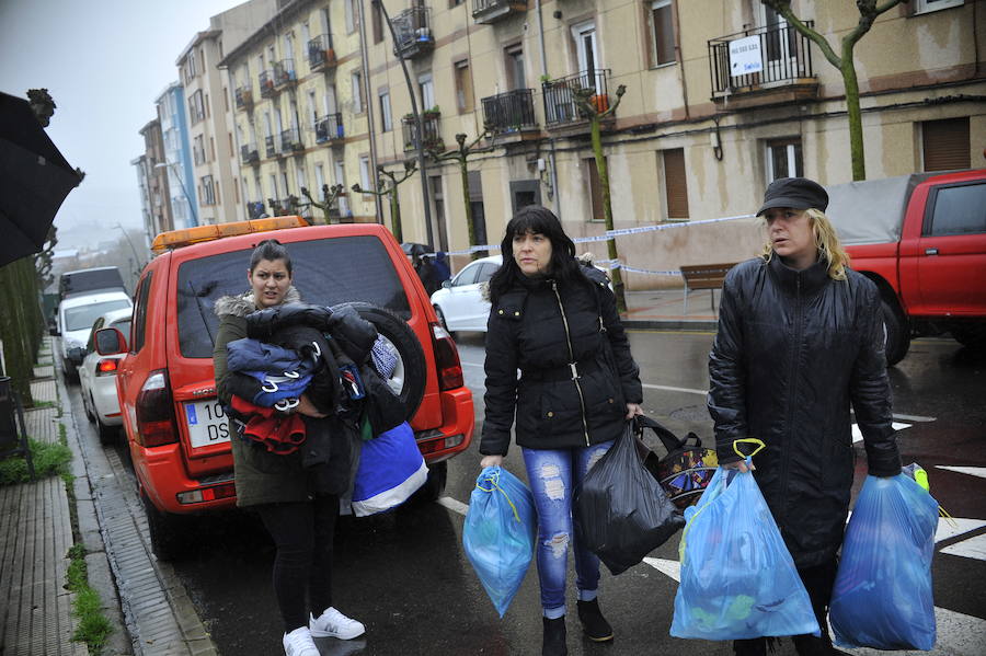 Los vecinos de Sestao afectados por el incendio vuelven a sus casas a por sus pertenencias