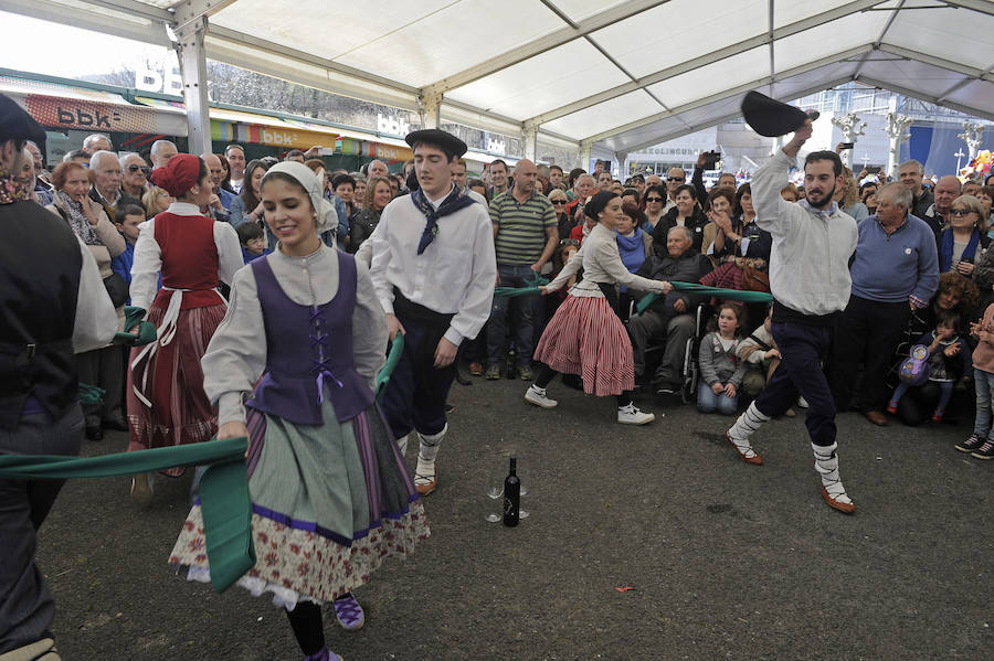 Abel Barriola apadrina la nueva añada de txakoli de Bakio