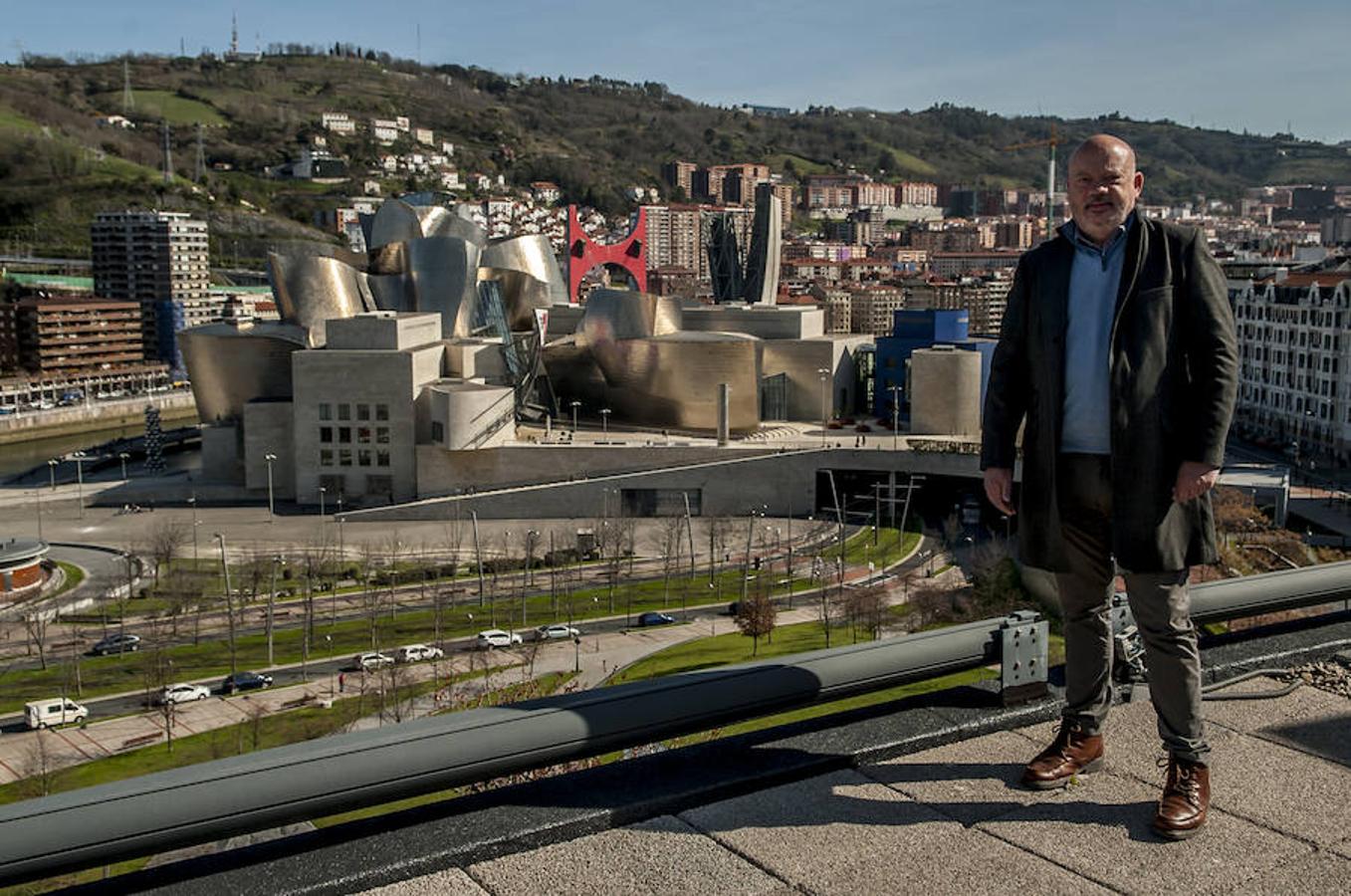 Museo Guggenheim. El edificio de Frank Gehry, icono del nuevo Bilbao, se ve majestuoso desde la vivienda de Álvaro Ortega