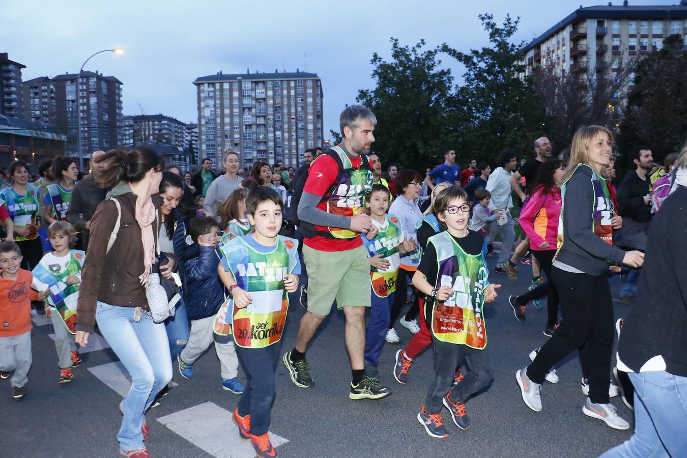 La Korrika recorre las calles de Vitoria