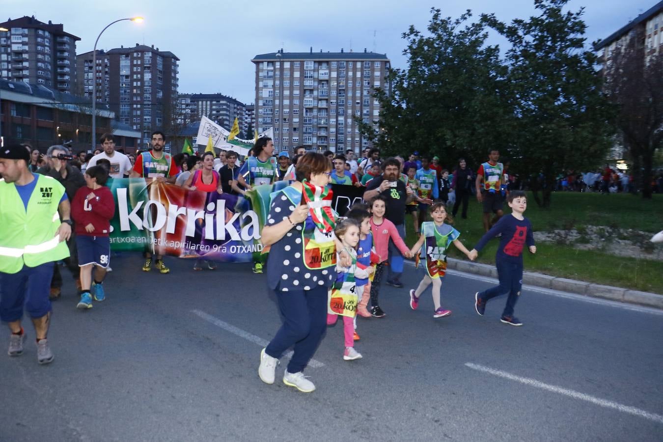 La Korrika recorre las calles de Vitoria