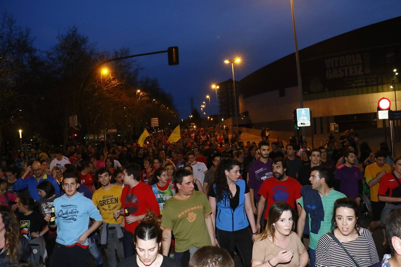 La Korrika recorre las calles de Vitoria