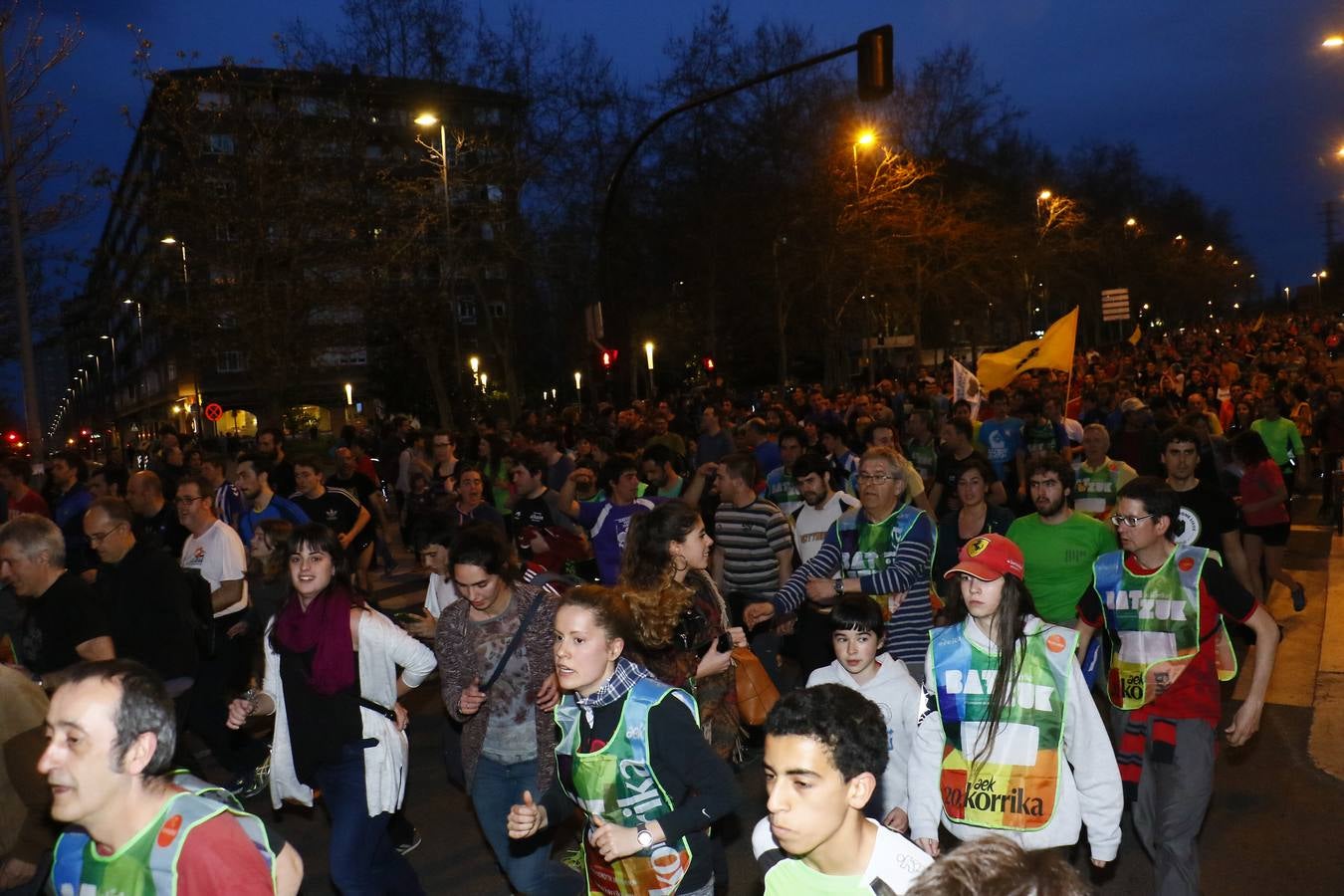 La Korrika recorre las calles de Vitoria