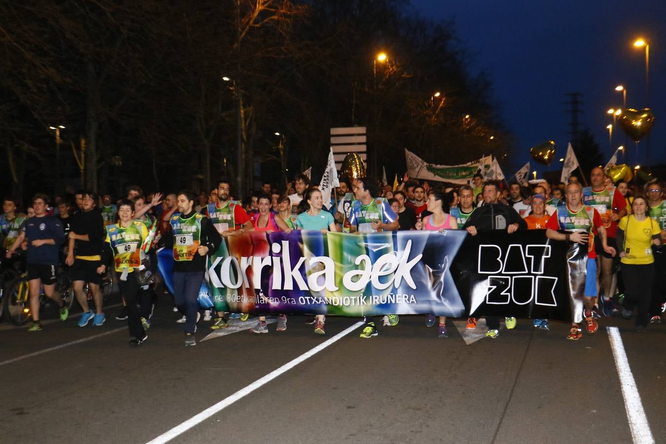 La Korrika recorre las calles de Vitoria