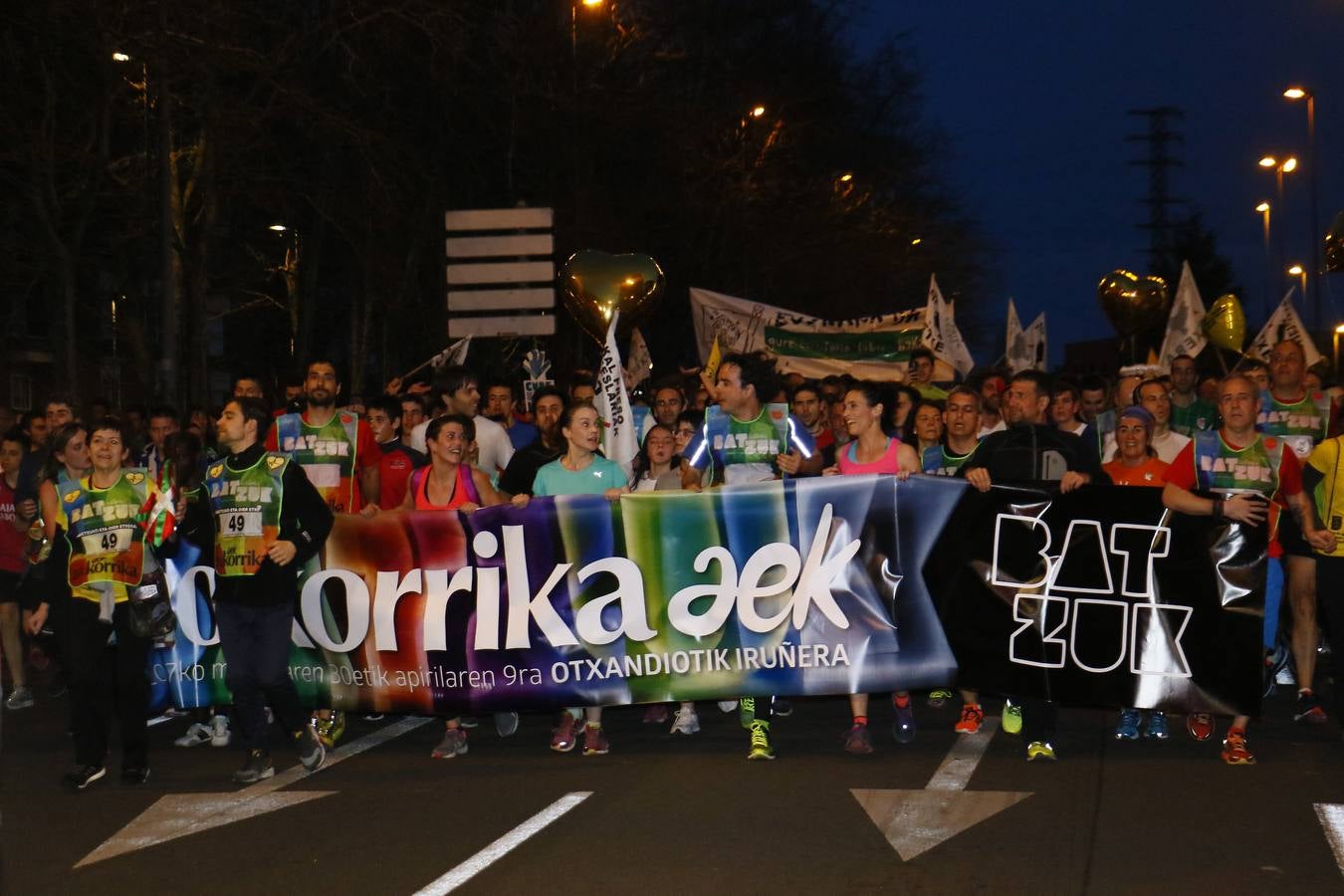 La Korrika recorre las calles de Vitoria