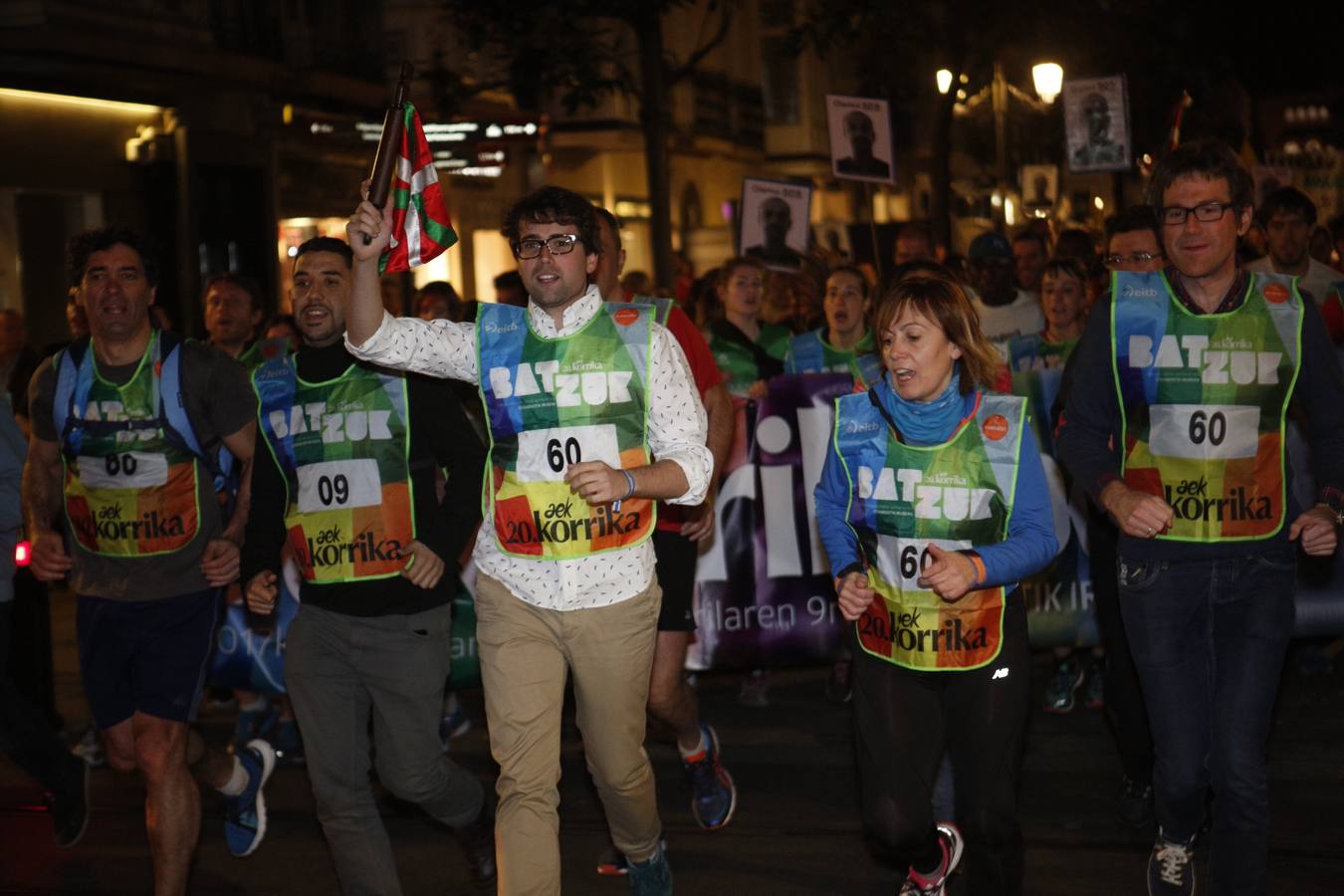 La Korrika recorre las calles de Vitoria