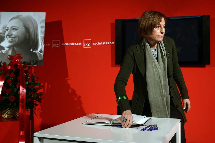 La presidenta del Parlament, Carme Forcadell, ha firmado hoy, en la sede del PSC en Barcelona.