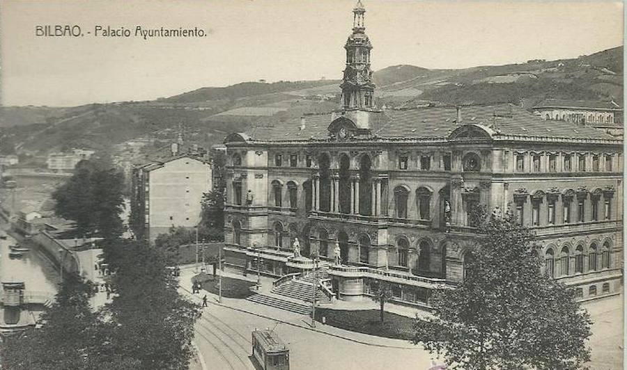 Imponente majestuosidad del edificio monumental construido por el arquitecto laredano.