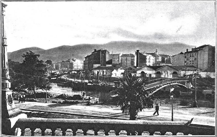 Panorámica de Bilbao desde la balconada principal del Ayuntamiento.