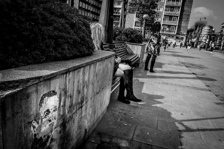 Varios vecinos en la plaza San Pedro.