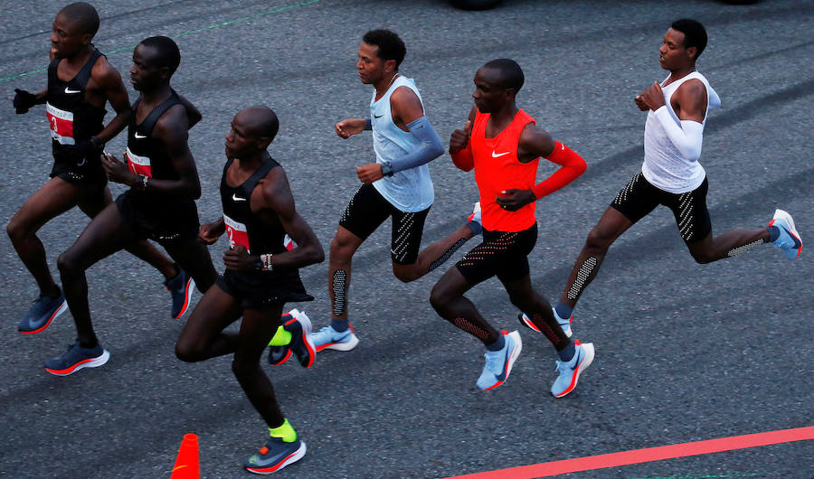 Kipchoge acaricia la hazaña de las dos horas