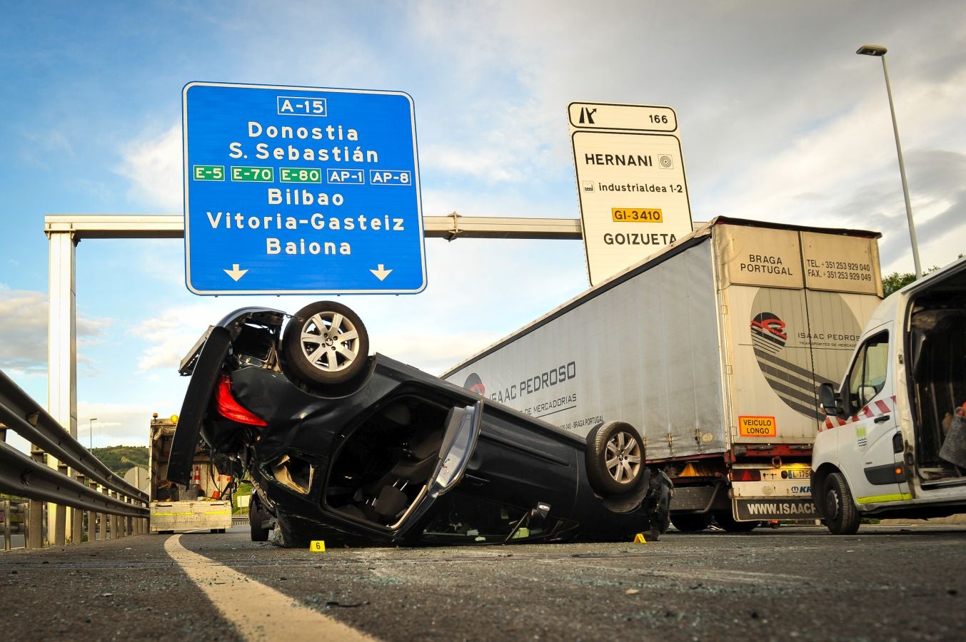 Las imágenes del accidente en la A-15, en Hernani