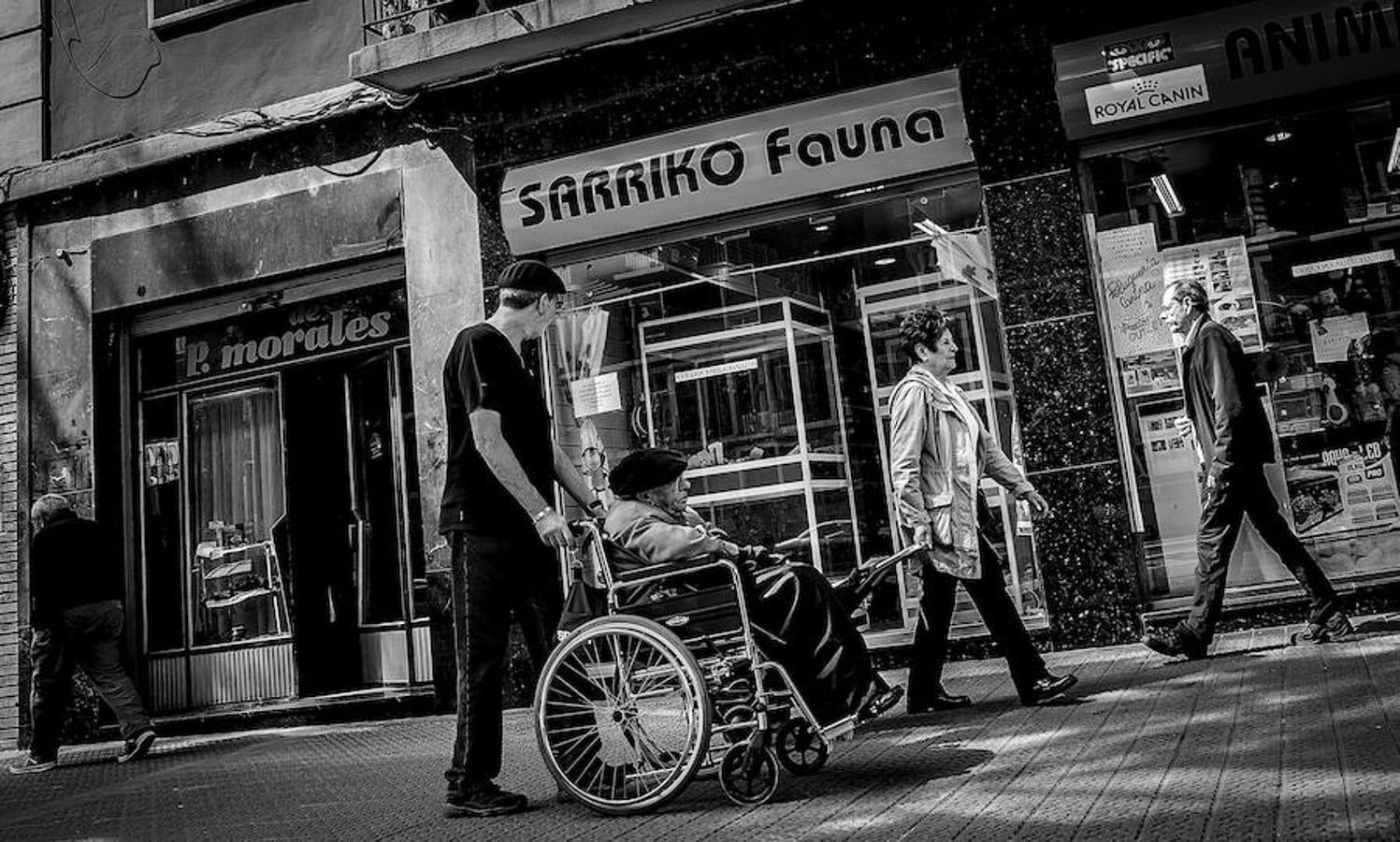 Tienda de mascotas en la Avenida Lehendakari Aguirre.