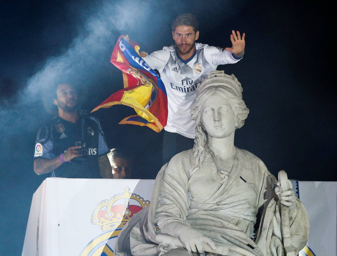 El Real Madrid celebra su 33ª Liga en Cibeles