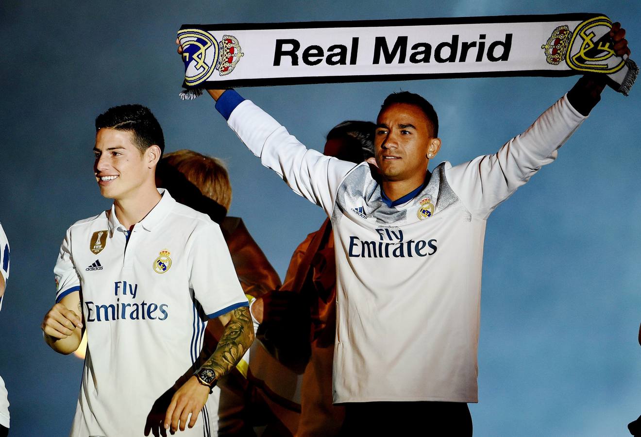 El Real Madrid celebra su 33ª Liga en Cibeles