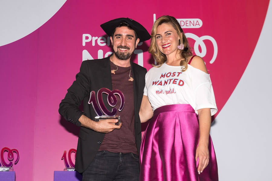 Carlota Corredera entregó el premio a Alex Ubago.