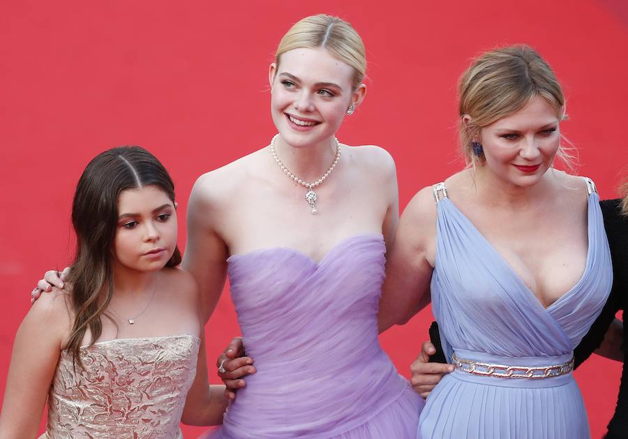 Addison Riecke, Elle Fanning, y la actriz estadounidense Kirsten Dunst