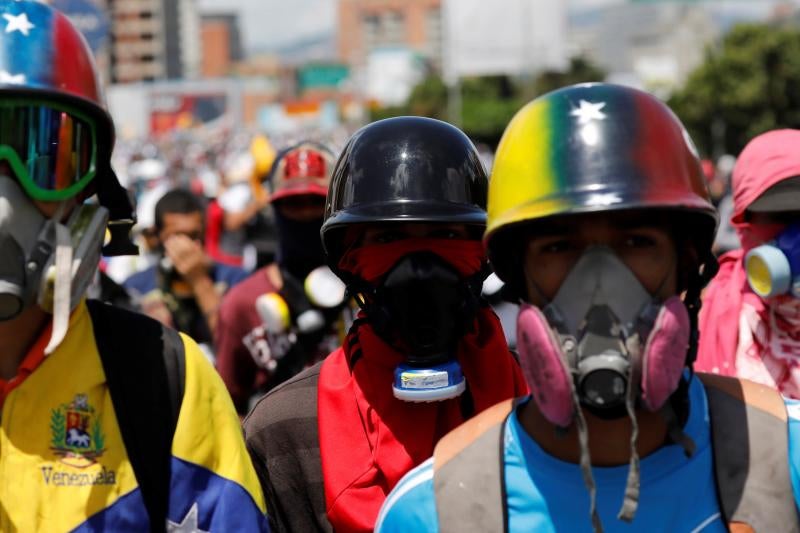 Gases lacrimógenos contra los opositores en Caracas