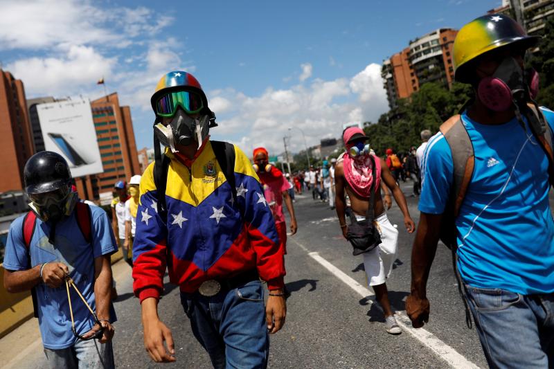 Gases lacrimógenos contra los opositores en Caracas