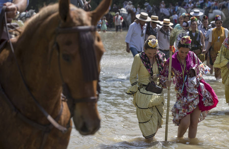 Los rocieros, a camino entre la devoción y la fiesta