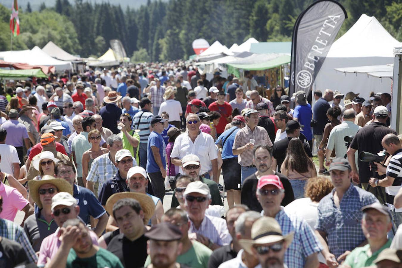 El Día del Cazador y el Pescador homenajea en Dima al perro de caza