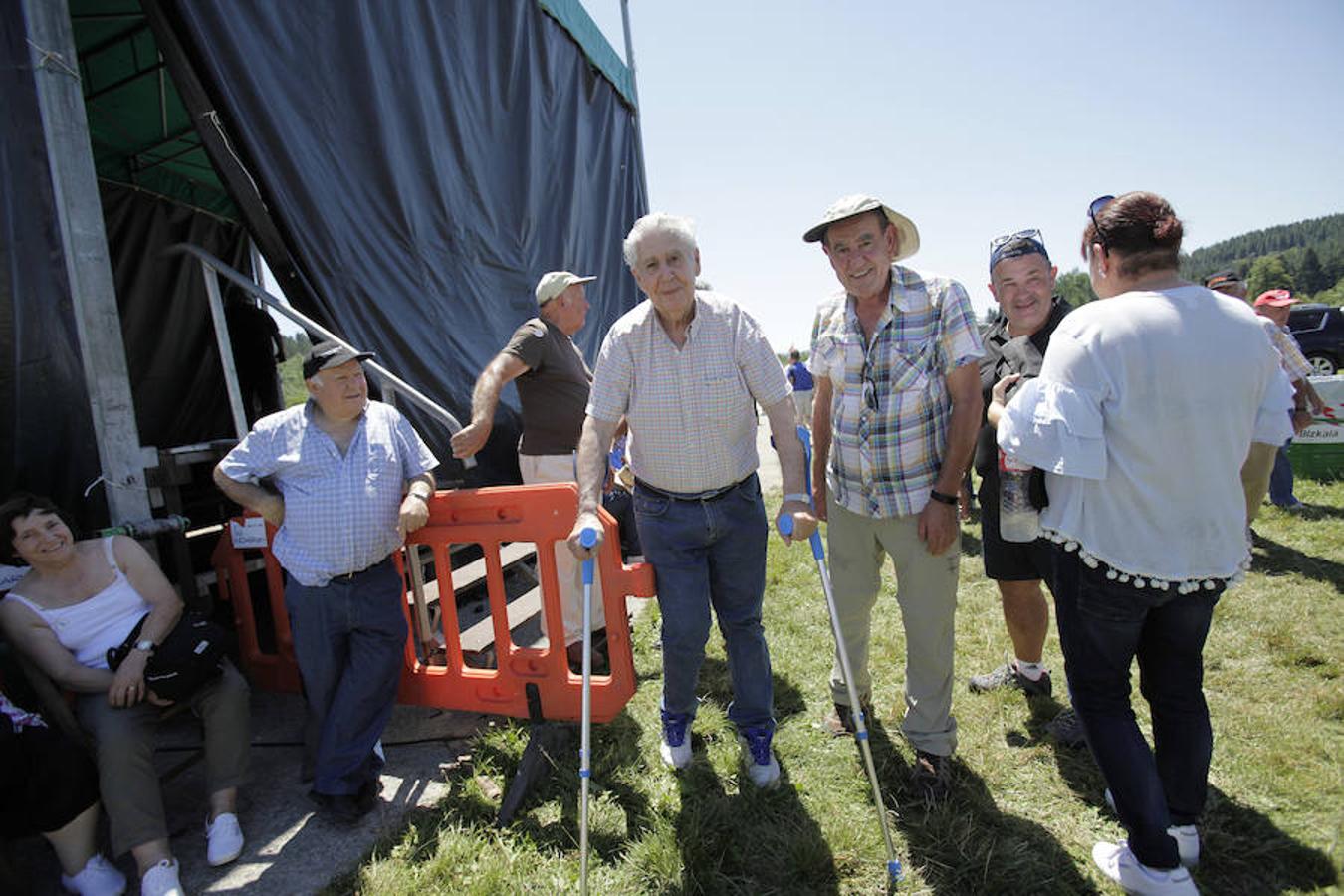 El Día del Cazador y el Pescador homenajea en Dima al perro de caza