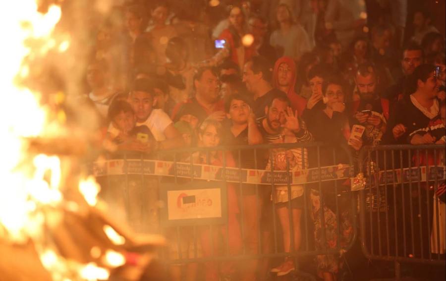 Así brilló el fuego en las hogueras vizcaínas de 2016