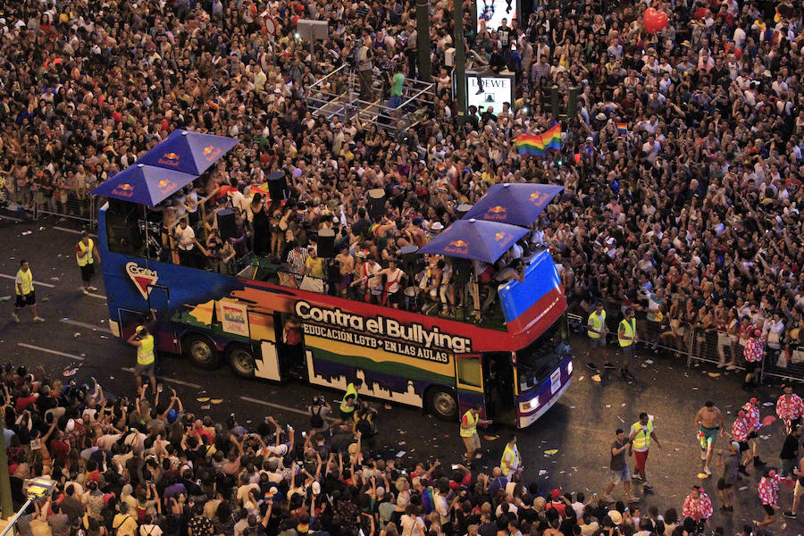 El arcoíris inunda Madrid. La capital española se convierte en el centro del mundo gay.