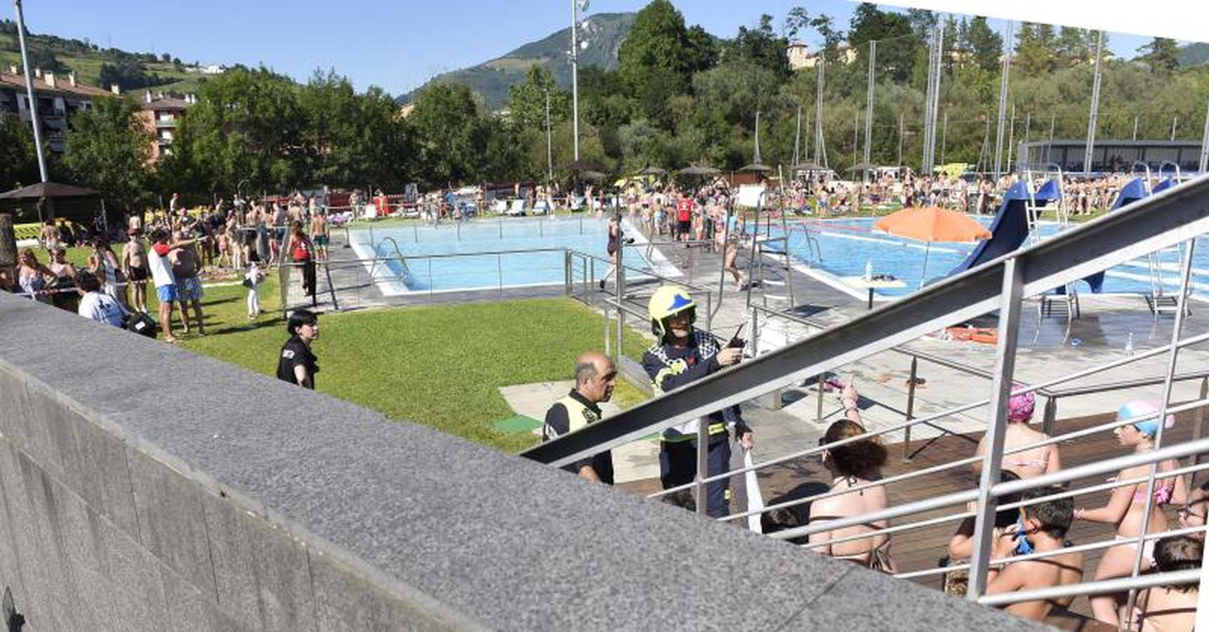 104 intoxicados y 23 traslados al hospital por un escape tóxico en un polideportivo de Tolosa