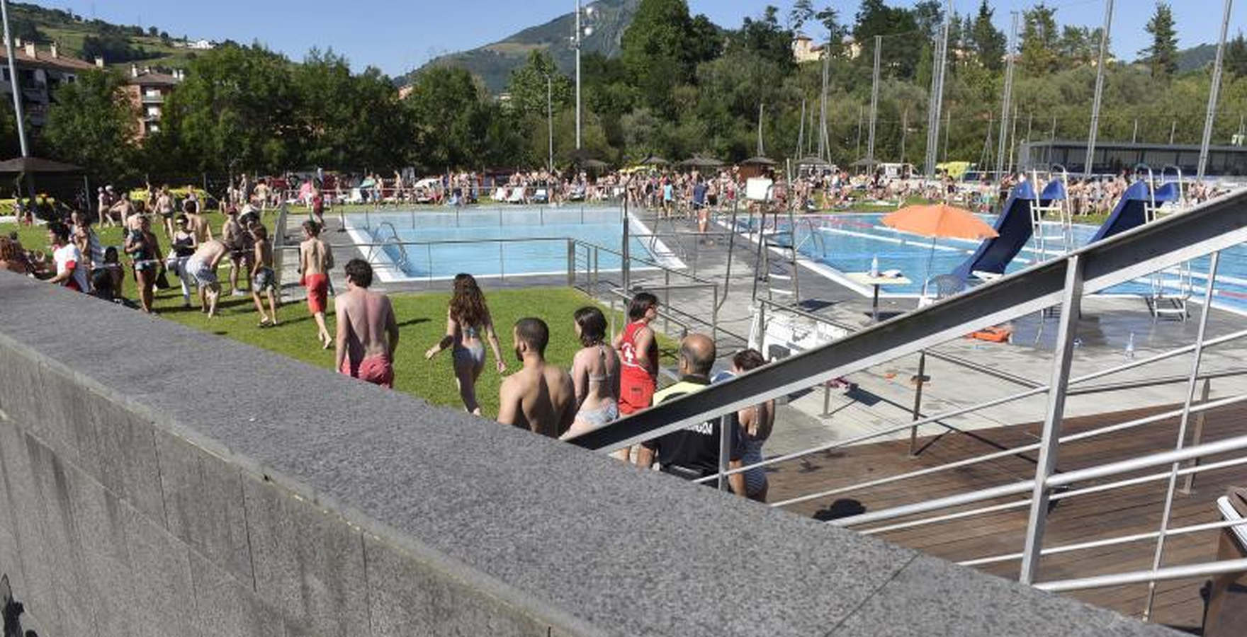 104 intoxicados y 23 traslados al hospital por un escape tóxico en un polideportivo de Tolosa