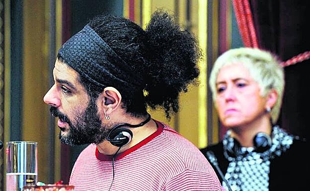 Samir Lahdou y Conchi García, durante un pleno en Bilbao.
