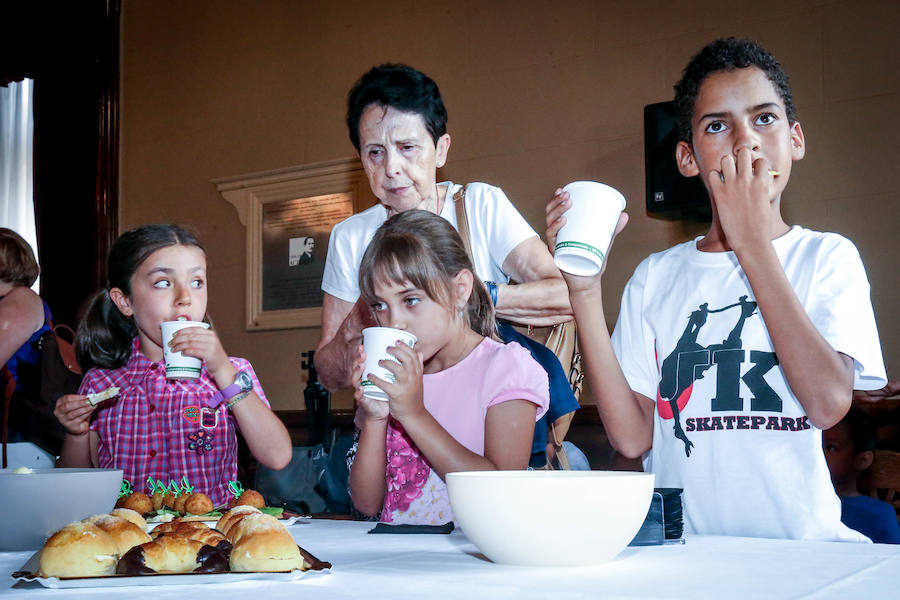  Juan Mari Aburto ha recibido a los pequeños que vienen a pasar sus vacaciones de verano en la capital vizcaína con familias de acogida