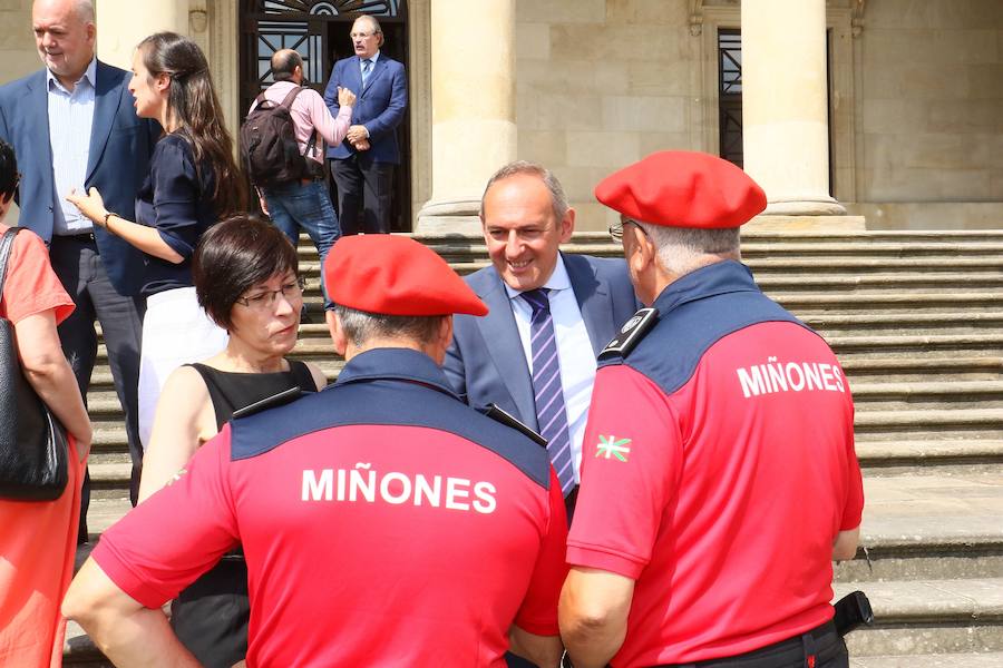 La Policía foral ha presentado su nueva vestimenta, más parecida a la que usa la Ertzaintza
