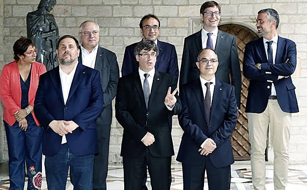 Foto de familia del nuevo Govern de la Generalitat de Cataluña. 