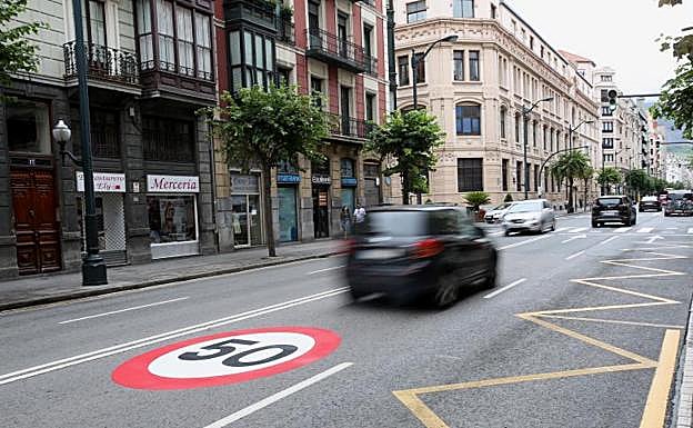 Una señal de 50km/h en Alameda Rekalde.