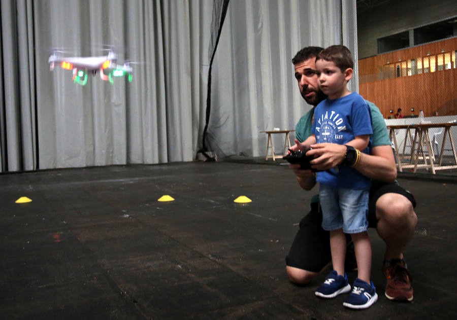 El evento de aficionados y profesionales de la informática ha congregado a 8.000 personas en el BEC