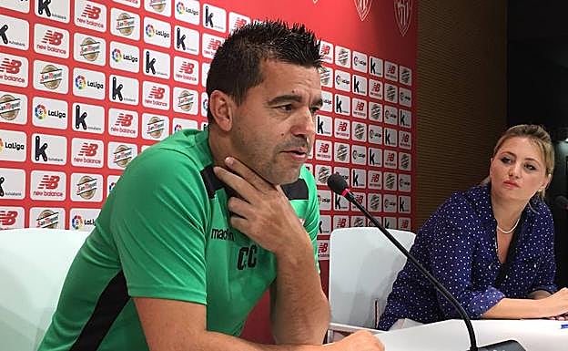 Cosmin Contra durante la rueda de prensa en Lezama.