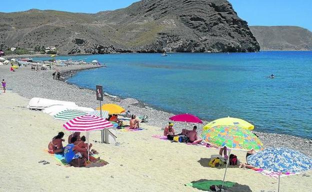 Las playas del Mediterráneo, tanto las insulares como las penínsulares, son los destinos más deseados por los ermuarras. 