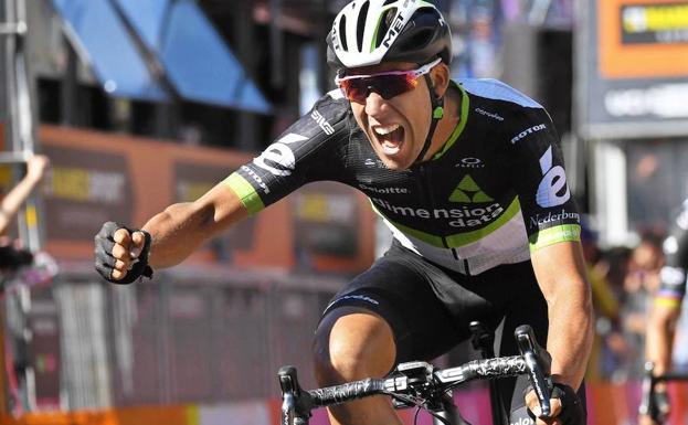 Omar Fraile celebra su victoria en el Giro.