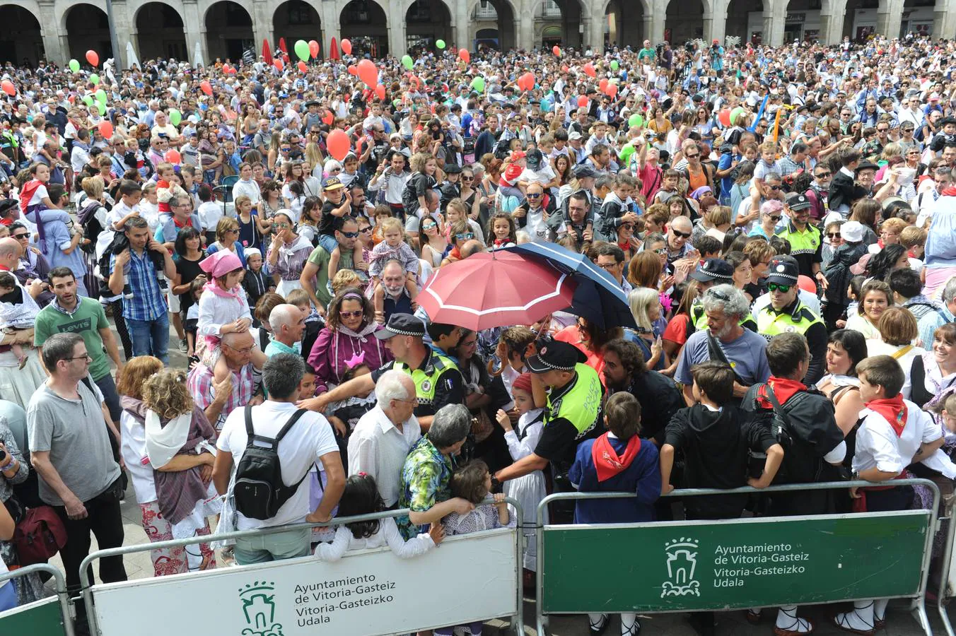 Los niños ocupan el centro de la fiesta