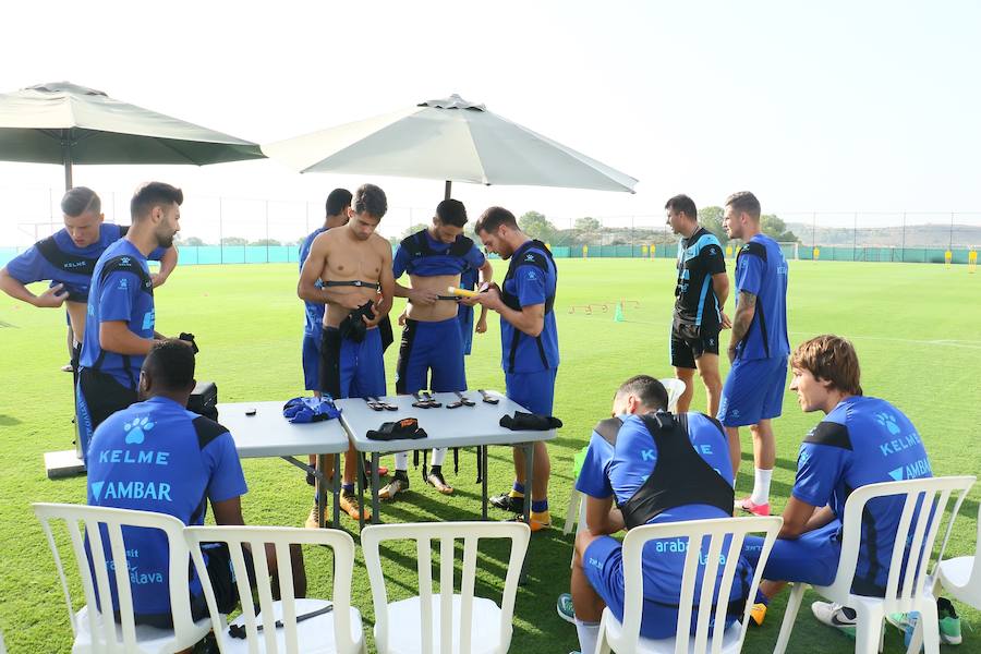 Entrenamiento del Deportivo Alavés en su concentración de pretemporada en Algorfa