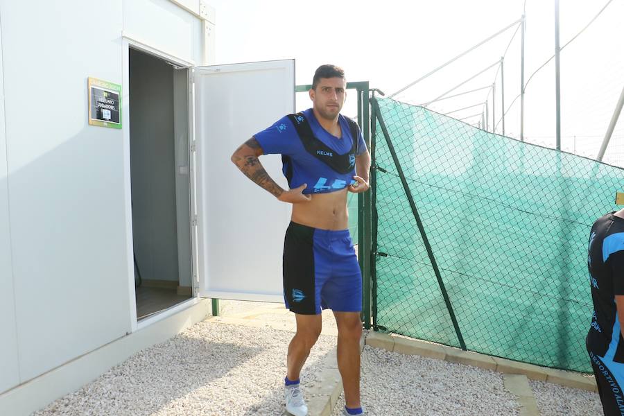 Entrenamiento del Deportivo Alavés en su concentración de pretemporada en Algorfa