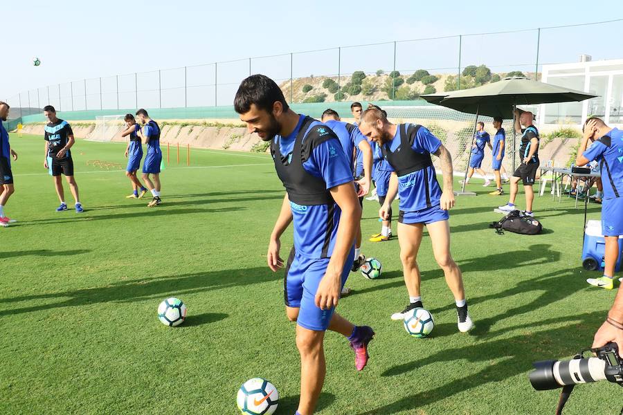 Entrenamiento del Deportivo Alavés en su concentración de pretemporada en Algorfa