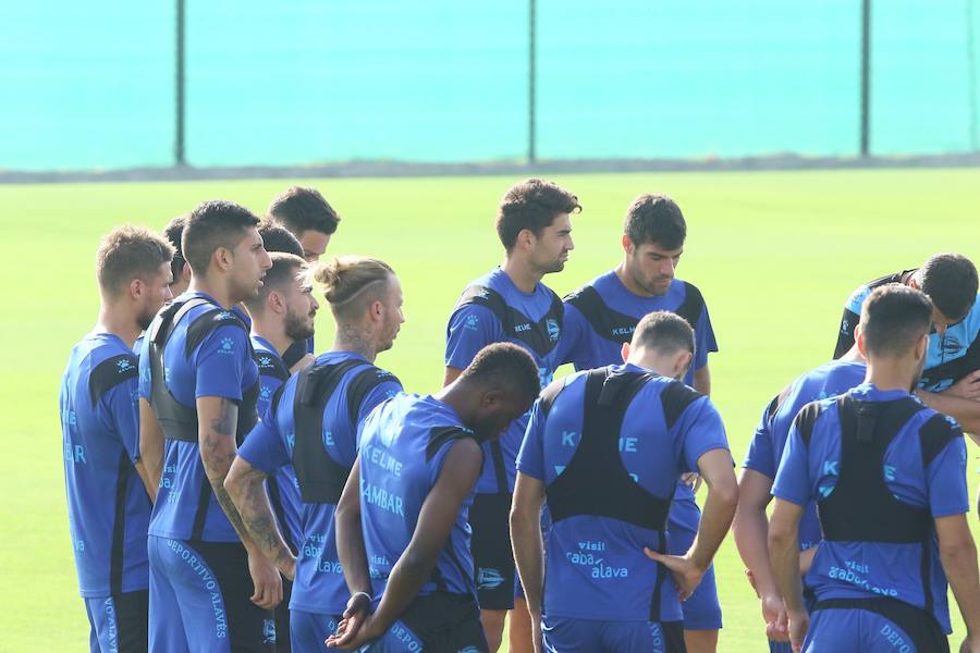 Entrenamiento del Deportivo Alavés en su concentración de pretemporada en Algorfa