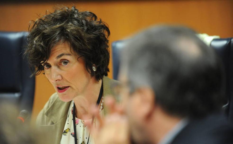 La directora general, Maite Iturbe, durante una comisión control de EiTB en el Parlamento. 