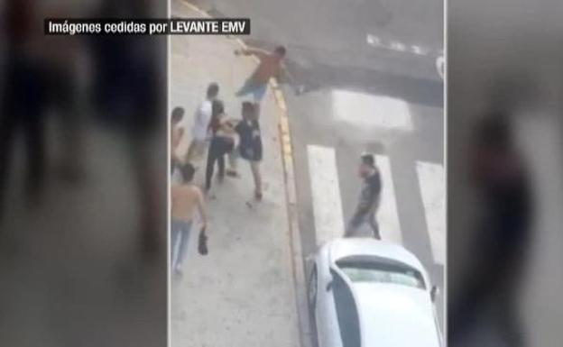 Brutal paliza de siete jóvenes a un chico en Gandía