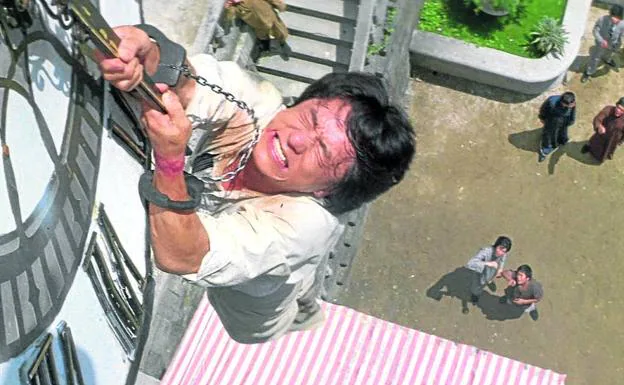 Jackie Chan entró en diciembre de 2012 en el libro Guinness de los récords por ser el que más escenas de acción ha rodado sin dobles.