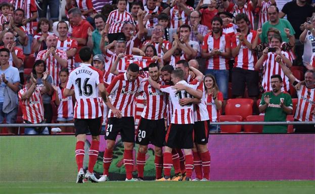 Los jugadores del Athletic celebran un gol. 