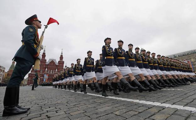 Militares rusas durante el desfile del Día de la Victoria en la plaza Roja de Moscú.